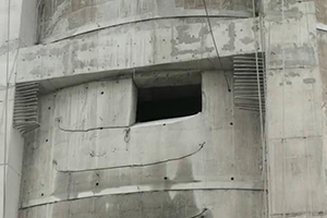 莱芜烟囱加固现场